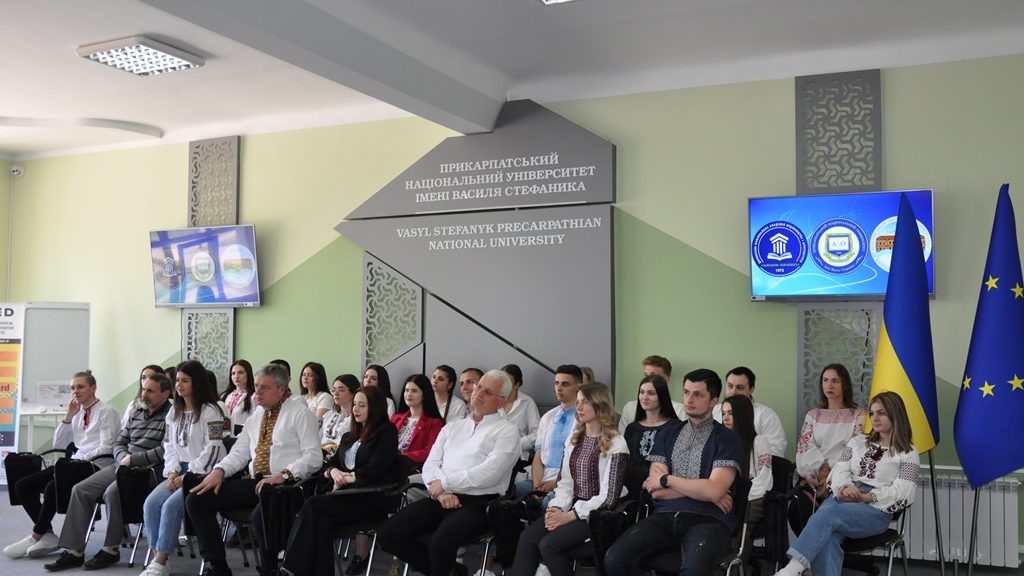 Президент України зустрівся зі студентами закладів вищої освіти України 06