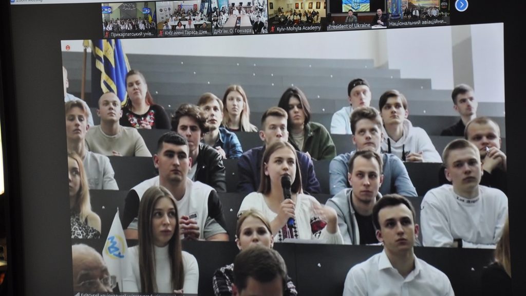 Президент України зустрівся зі студентами закладів вищої освіти України 09