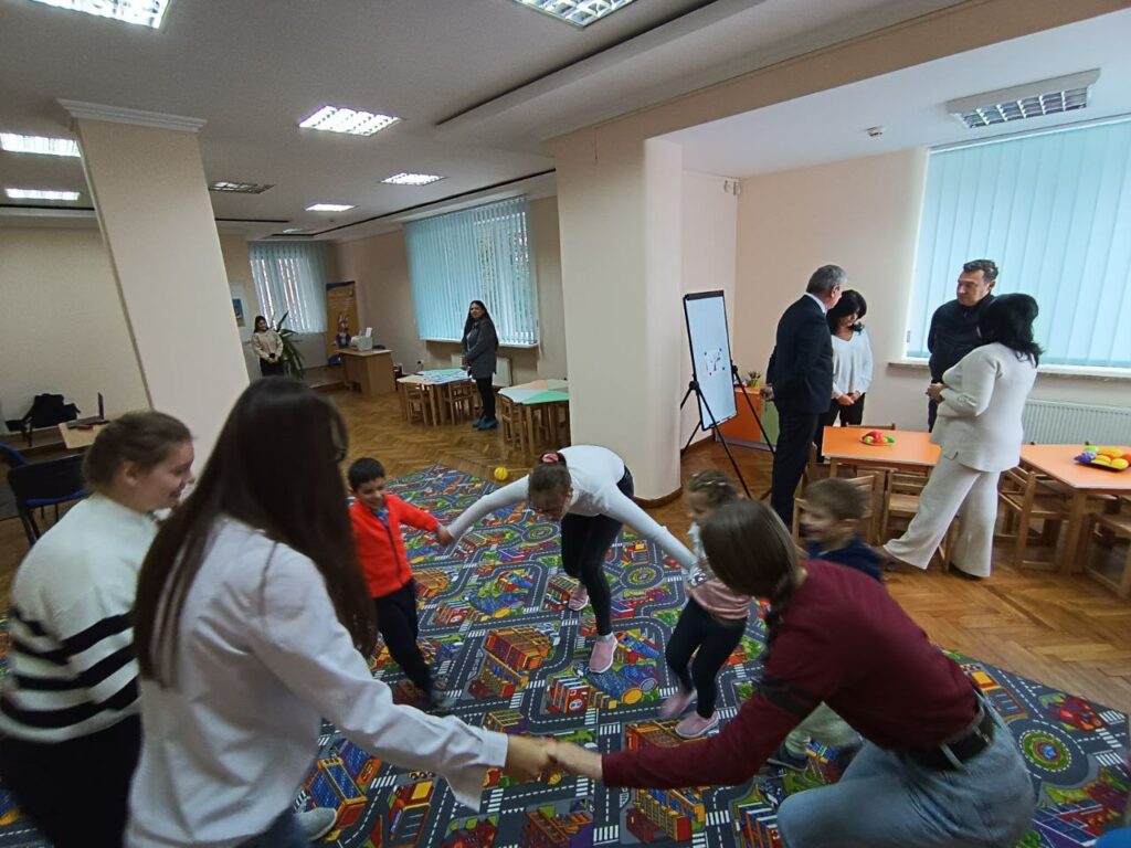 Засновник бренду Mr. Leader відвідав Центр освіти та піклування ПНУ 07