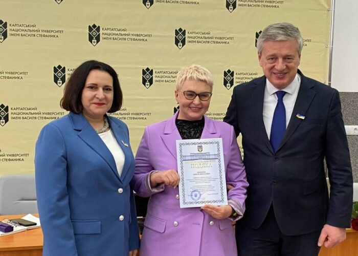 photo_5256226336454415607_y