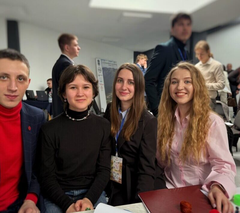 657044583_2740536526307202_185927553366664195_n-800x800